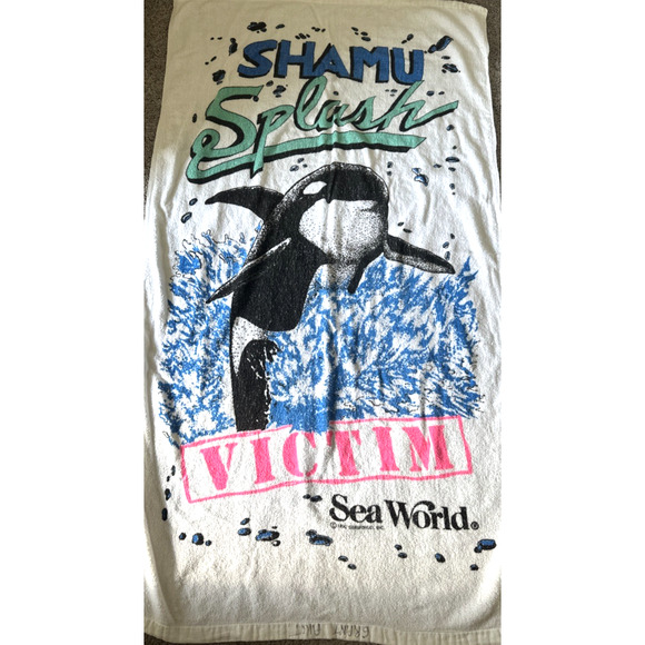 Original 1996 Sea World Beach Towel Shamu Soak Zone Splash Victim Killer Whale - Picture 1 of 5